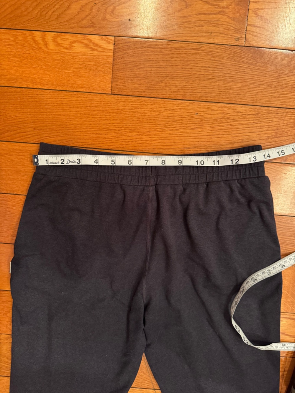 Vuori Women’s Gray/Black Performance Joggers - Picture 5 of 8